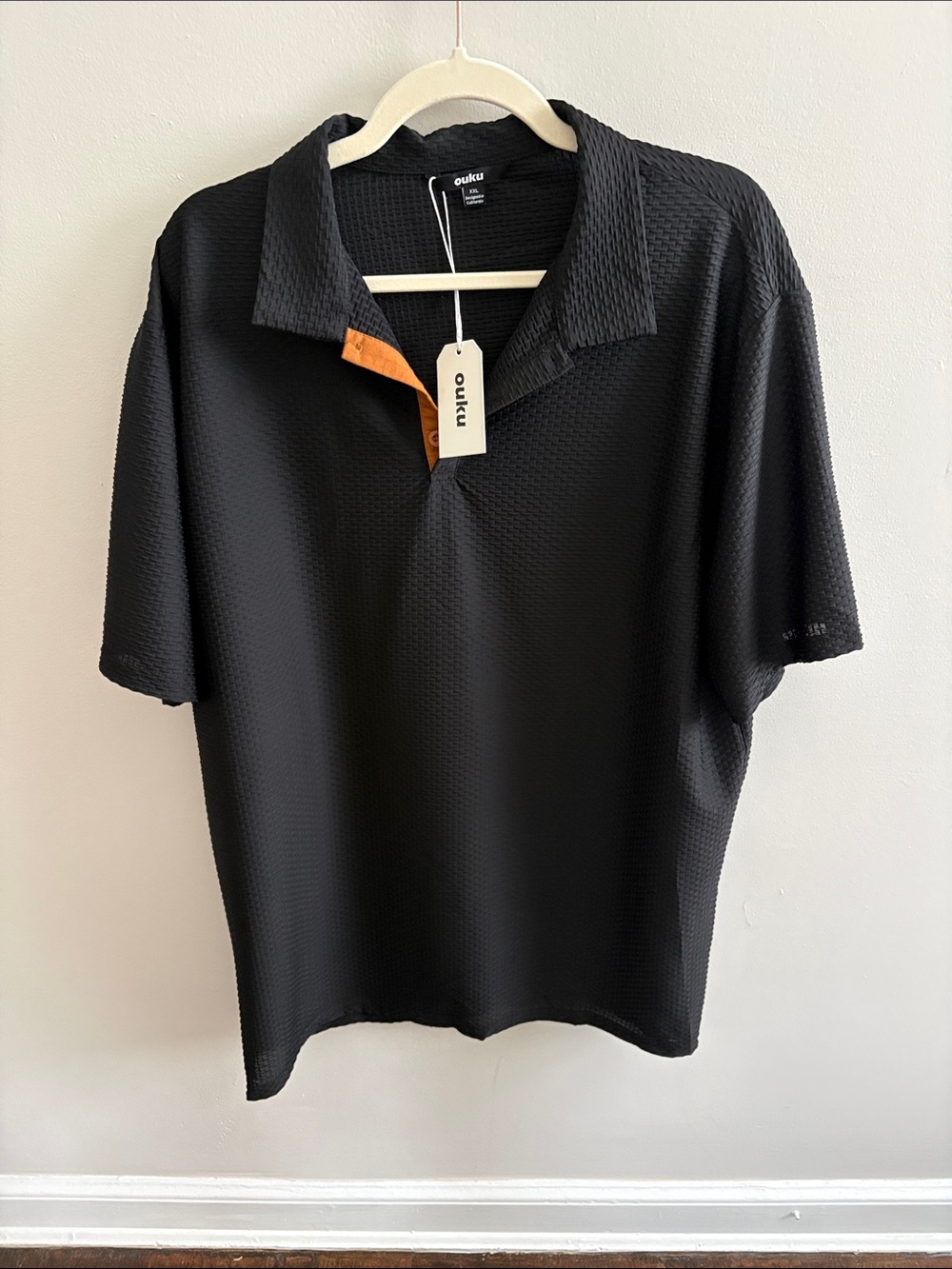 Casual Men's Lighweight Black Short-Sleeve Polo with Contrast Placket